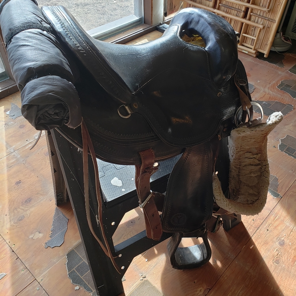 Circle Y saddle